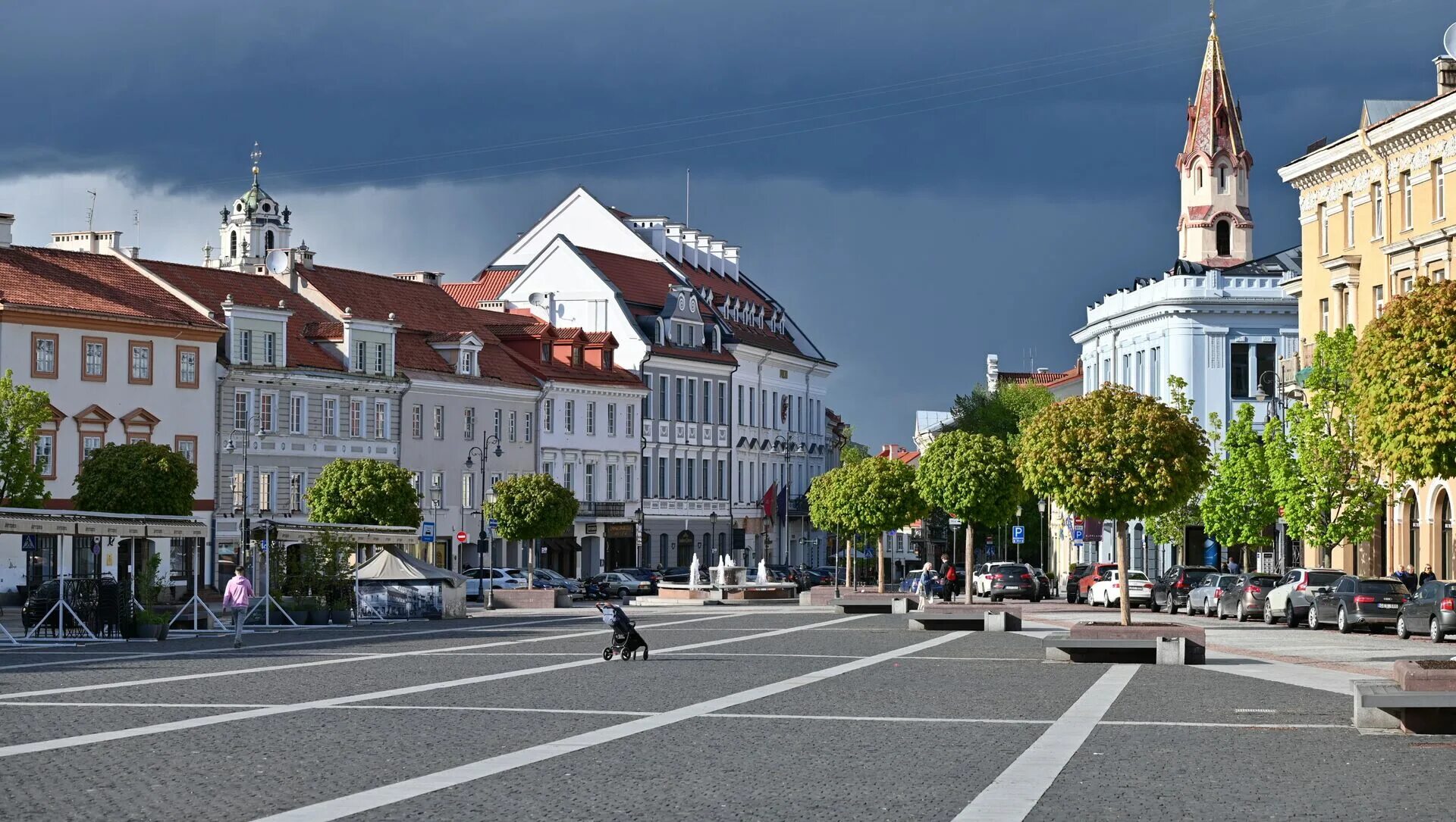 Ратушная площадь литва. Вильнюс центр старый город. Ратушная площадь вильнюс. Площадь лит. Кафедральная площадь вильнюс.