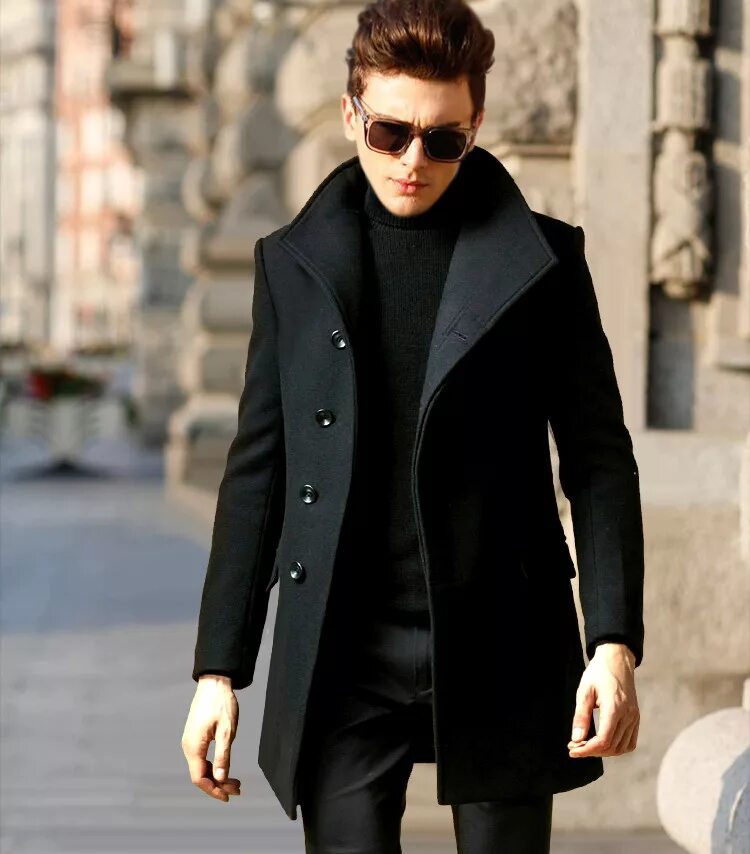 Темное пальто мужское
