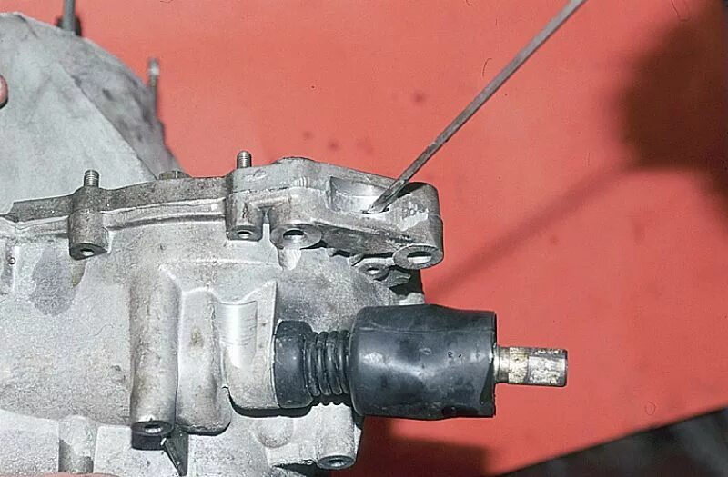 Кпп ваз 2111. Задняя передача на ваз 2112. Кулиса кпп 2110. На коробке на штоке ваз 2110. Переключение передач на ваз 2110.