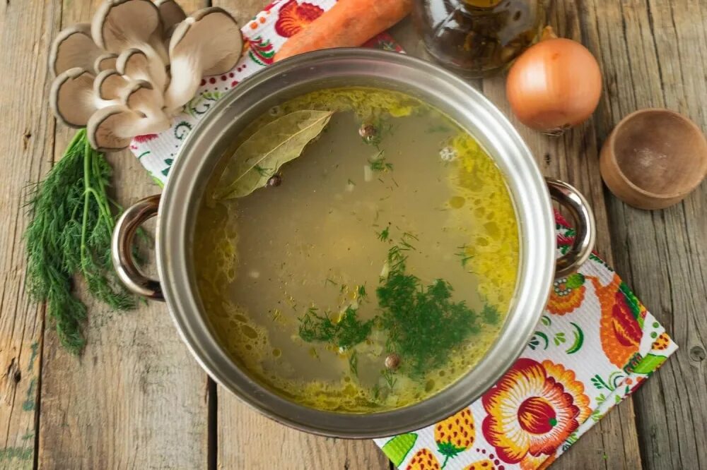 Вкусный суп с вешенками рецепт. Грибной суп с пшеном. Суп с пшеном и грибами. Суп из сушёных грибов с вермишелью. Суп с грибами и пшенкой.