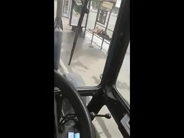 Тракторист закопал