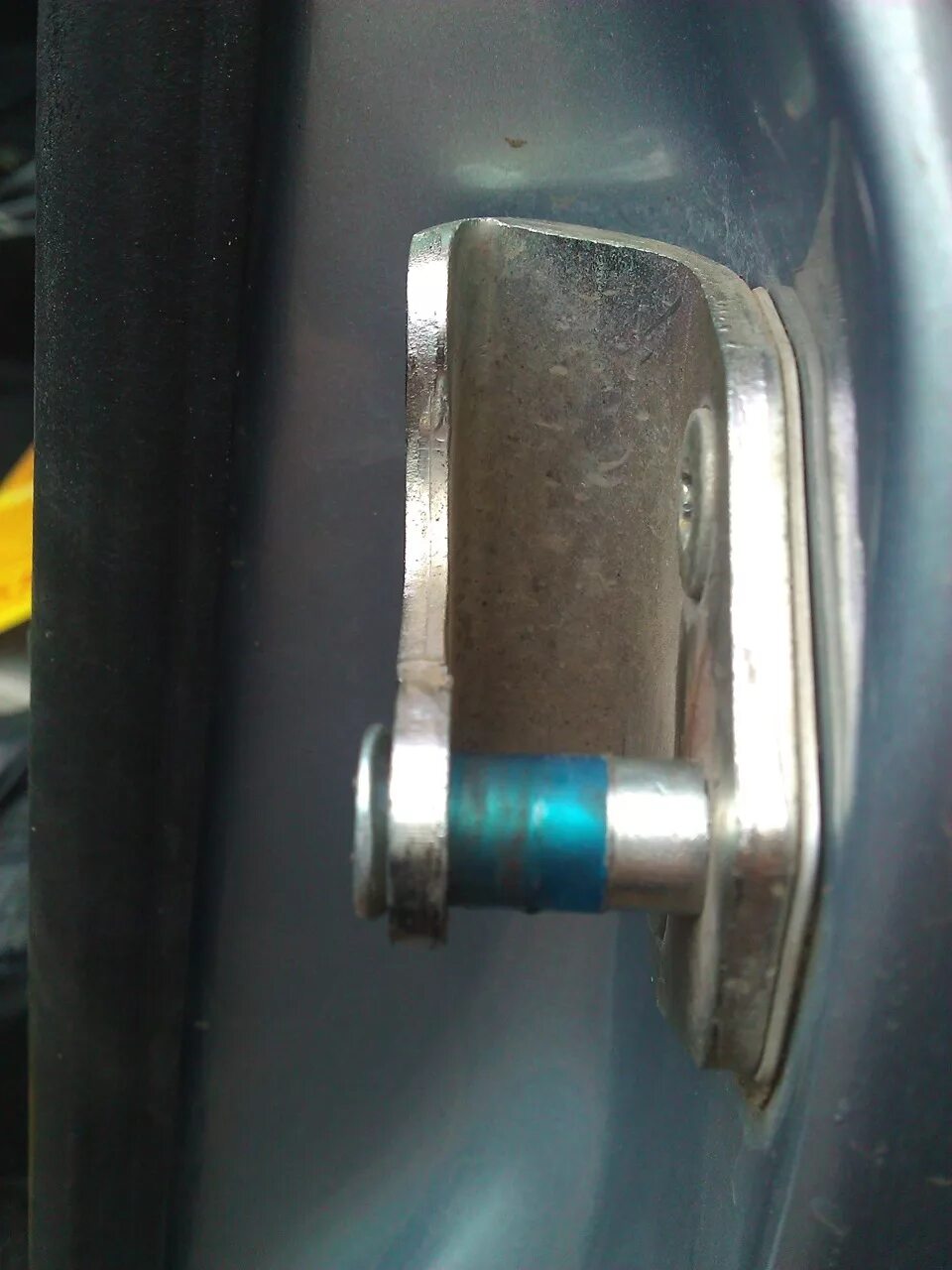 Личинка замка двери ваз 2114. Тяги замка двери ваз 2114. Личинка двери ваз 2114. Механизм открывания двери ваз 2114. Ручки дверей с замками ваз 2114.