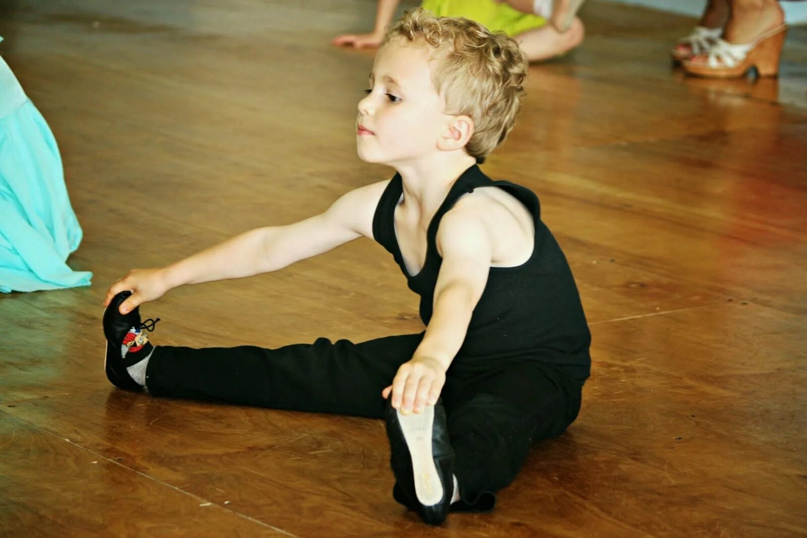 Дэнс бой. Lil amok bboy. Крутые танцы. 4mix участники hot and cold. Дэнс бой.