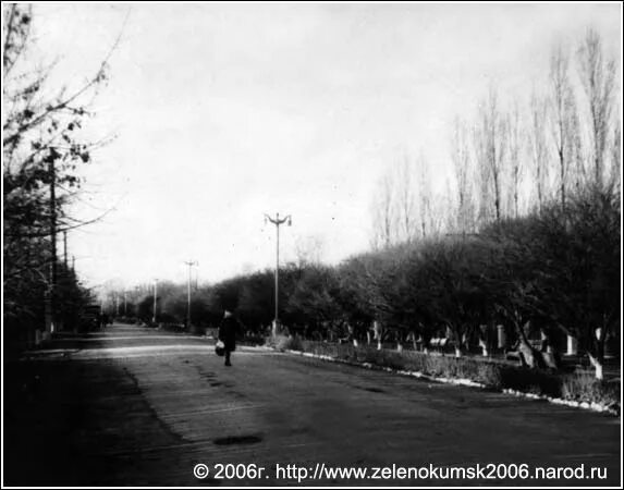 Зеленокумск 50 лет октября. Зеленокумск старый. Зеленокумск старые фото. Старые фотографии Зеленокумска. Старинная фотография города Зеленокумска.