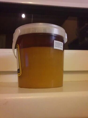 Почему мед расслаивается на густой. Мед расслоился. Незрелый мед. Жидкий мёд расслоился. Расслоился мед в банке.