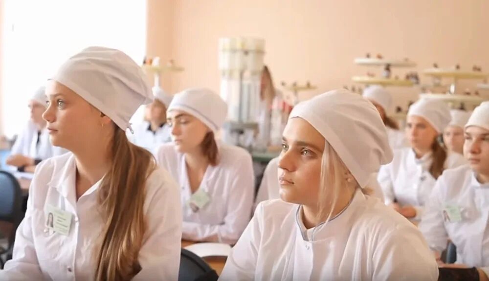 Подруги учатся в медицинском училище. Белевский медицинский колледж. Медколледж Королев. Медицинское училище РАМН. Первый день в мед колледже.