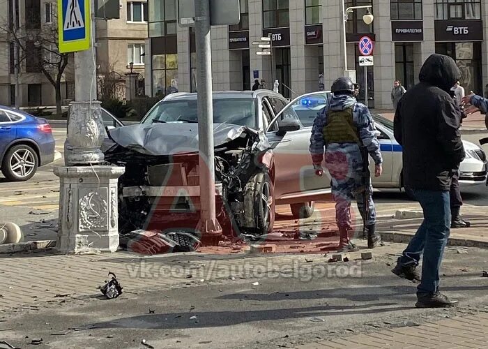 Новости белгород 6 апреля. Авария Гражданский проспект Белгород 28.02.. Авария в Белгороде сегодня.