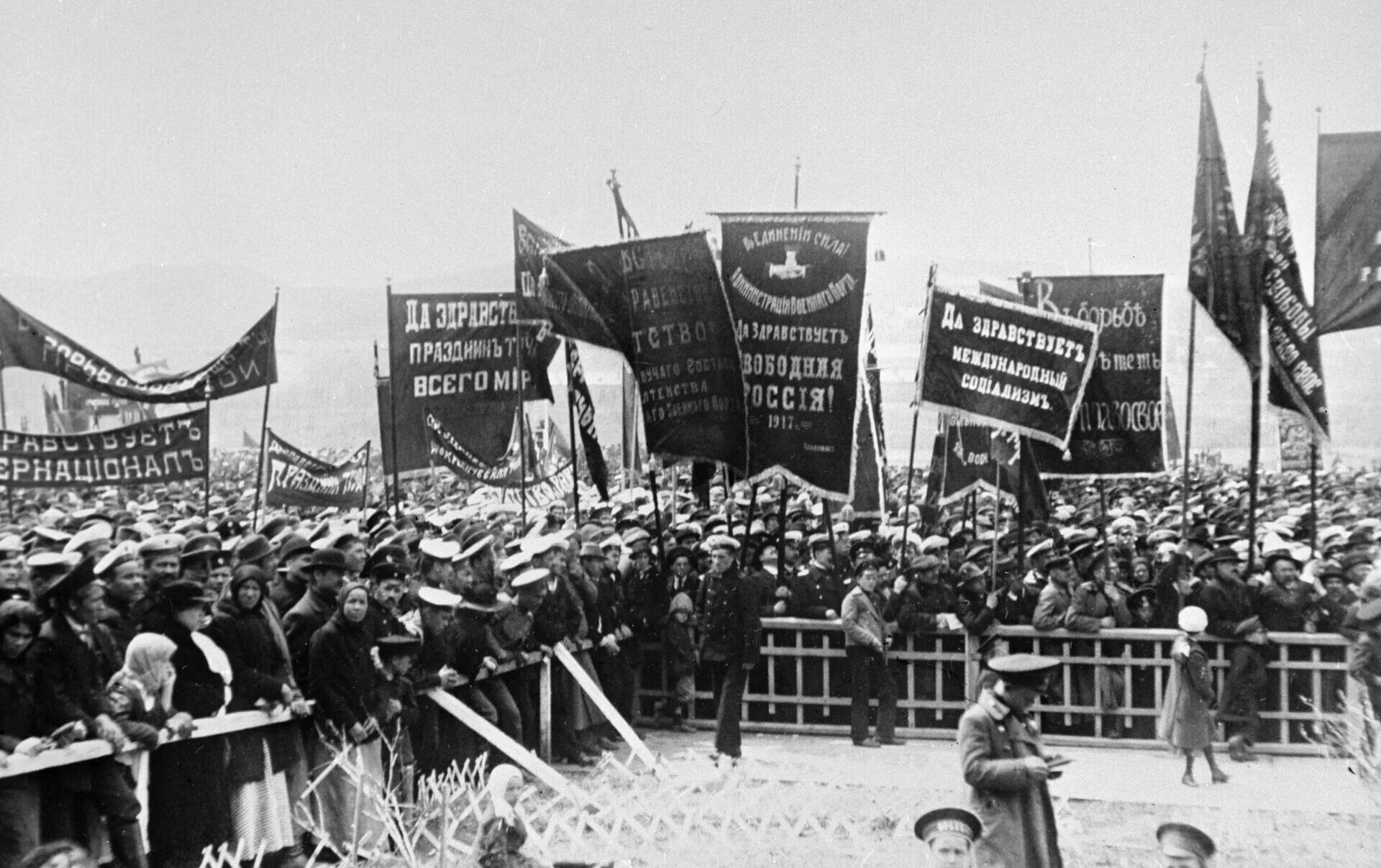 Б февральская революция. Февральская революция 1917. февральская революция 1917 демонстрация. революция февраль 1917. февральская революция 1917 октябрьская революция.