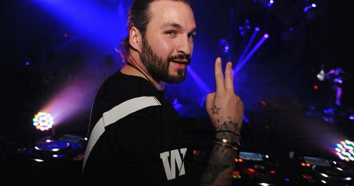 Скачать 2003 Steve Angello Teasing Charlie Mp3