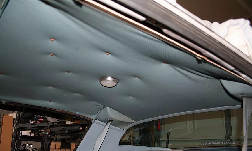 Потолок иглы. Потолок автомобиля. Обшивка потолка автомобиля. Материал для обшивки потолка автомобиля. Подшивка потолка автомобиля.