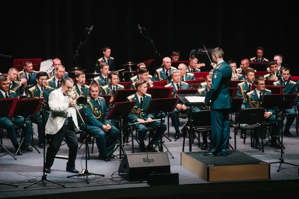 Юрийюрий васильевич силантьев. Силантьева. Новосибирская филармония духовой оркестр. Оркестр юрия силантьева. Юрийюрий васильевич силантьев.