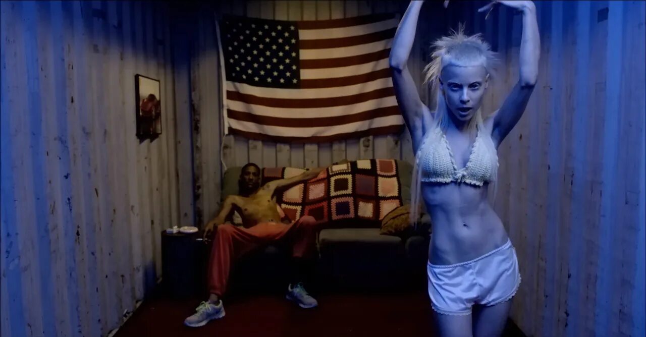 Йоланди Фиссер. Die antwoord Йоланди Фиссер. Йоланди Фиссер cookie Thumper. Die antwoord Йоланди Фиссер 18. Antwoord cookie