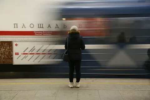 Метро в день перевозит