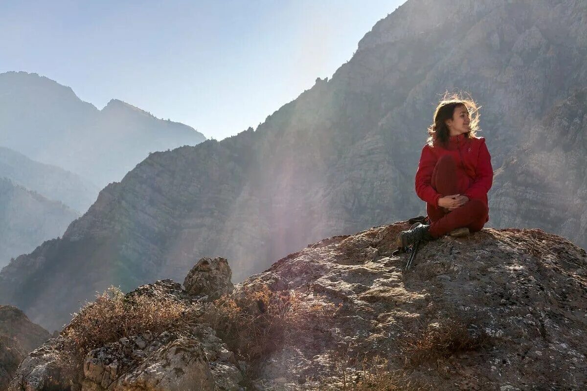 Условия жизни человека в горах. Люди живущие в горах. Как живут люди в горах. Узбекистан горы и люди. Иран,жизнь людей в горах.