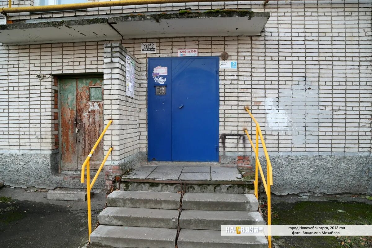 Керамогранит в подъезде. Старый лифт самарканд. 22 2 подъезд. Плитка в подъезде. Номер подъезда.