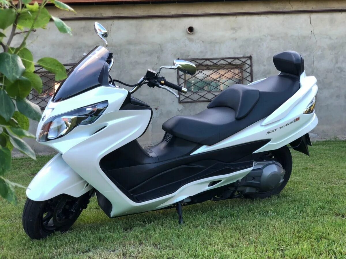 Suzuki burgman 400. Сузуки скай вей. Сузуки скайвэй 400 2008. Suzuki skywave 400 багажник. Сузуки скай вей.