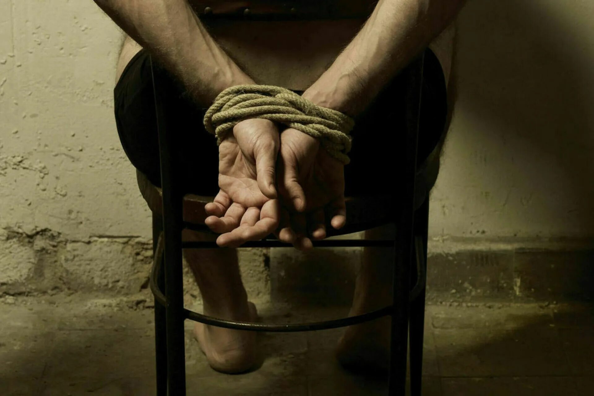 Кандалы деревянные. Художник николай бессонов инквизиция. Мученичество святого филиппа», 1639. Истязание. Истязание.