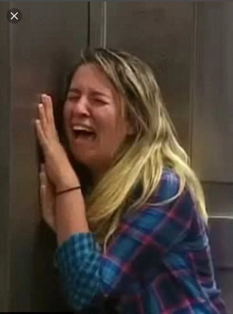 Зал самоубийц доминик. Why why why cry. Зал самоубийц гиф. Женщина плачет. My life is sad.