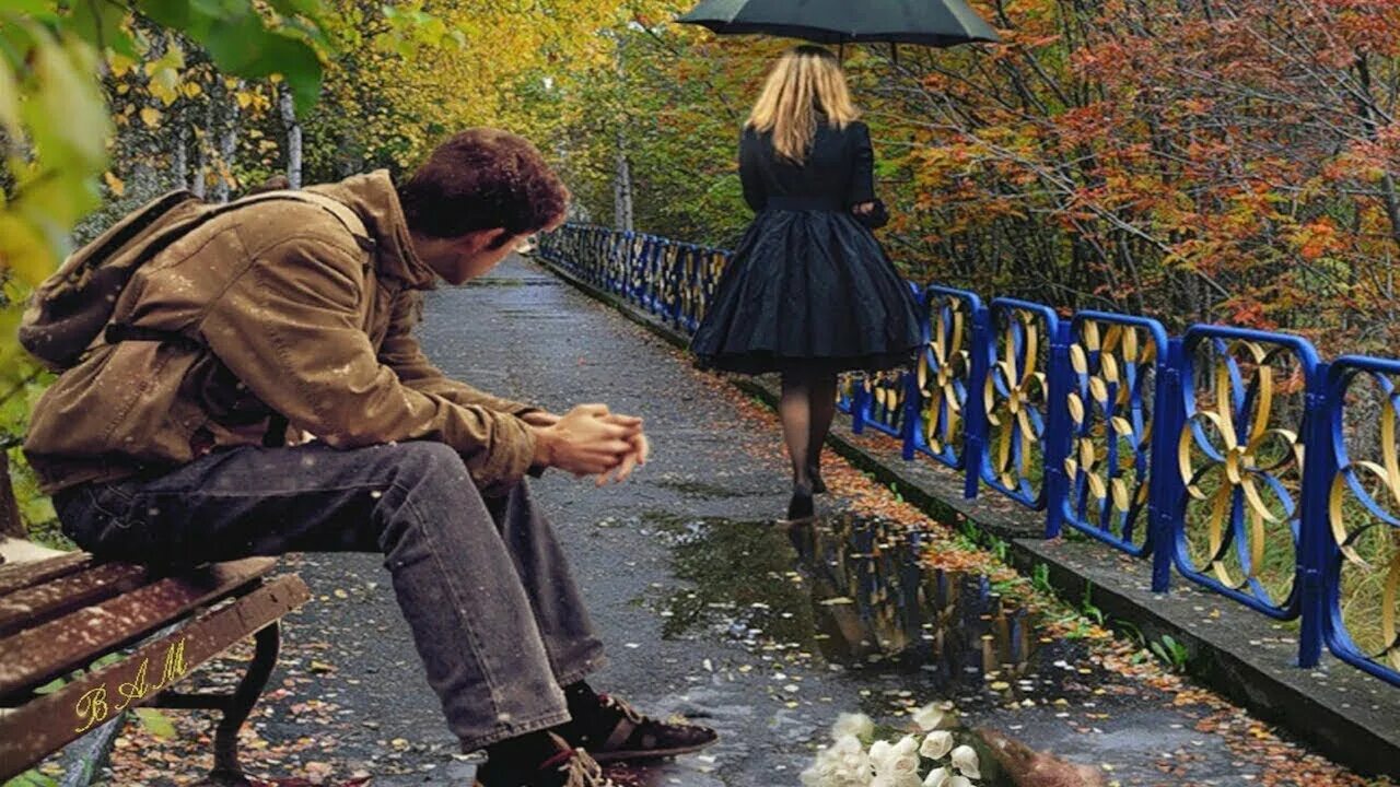 Люди оглядываются на улице. Мужчина на улице. Женщина оборачивается. Она прошла не глядя. Девушка оборачивается.