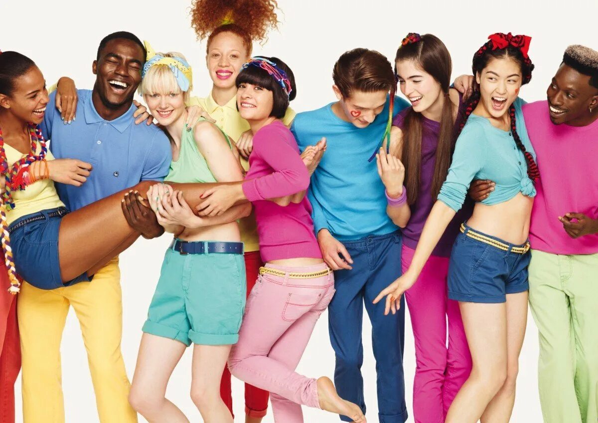 18 какая одежда. United Colors of Benetton одежда. Юнайтед Колорс Бенеттон. Юнайтед колорит оф бенетон. Халат United Colors of Benetton.