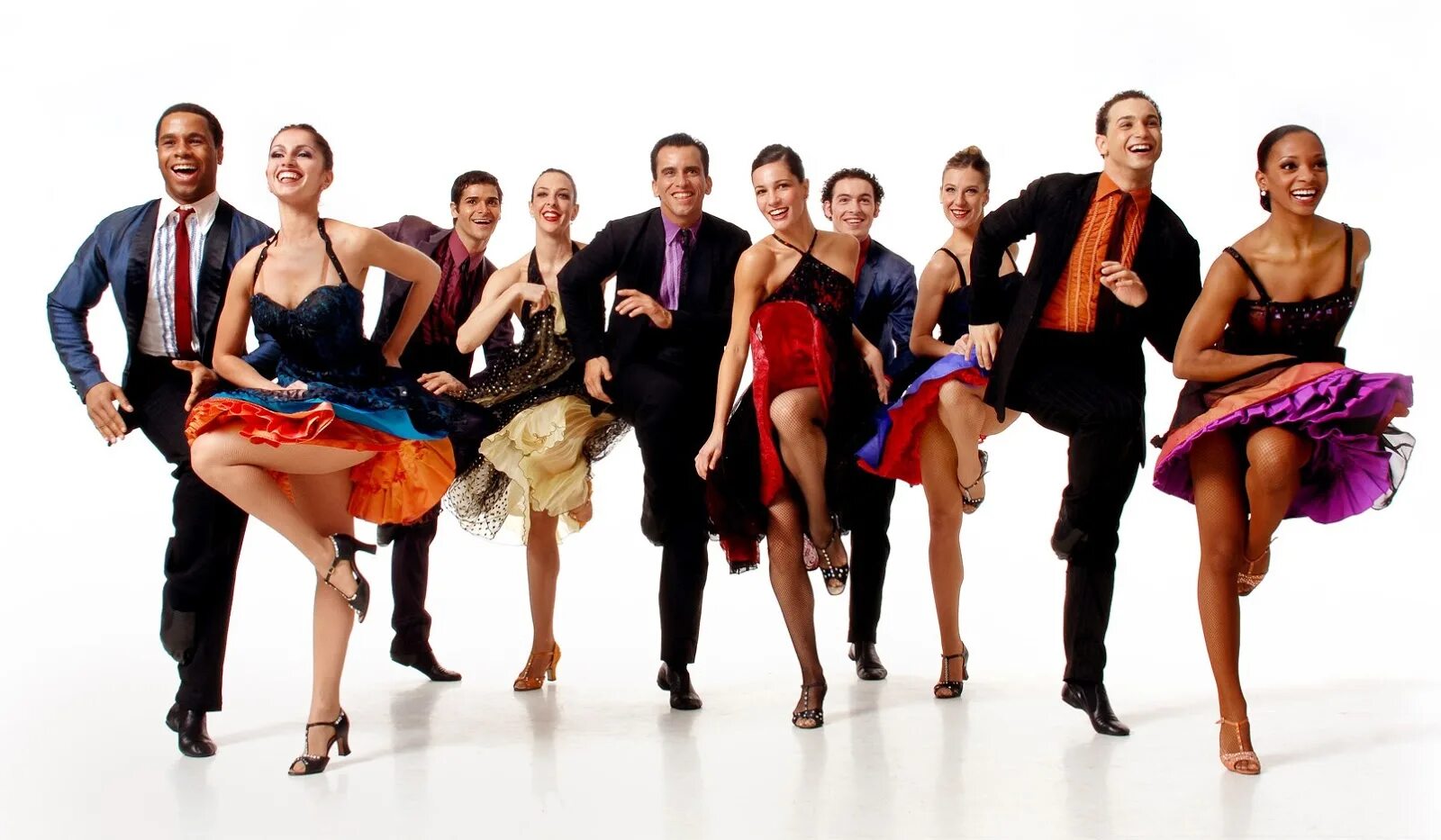 Раз два и мы уже в танце. Парень и девушка танцуют. Ритмические движения для детей. Латина ансамбль. Пара танцует.