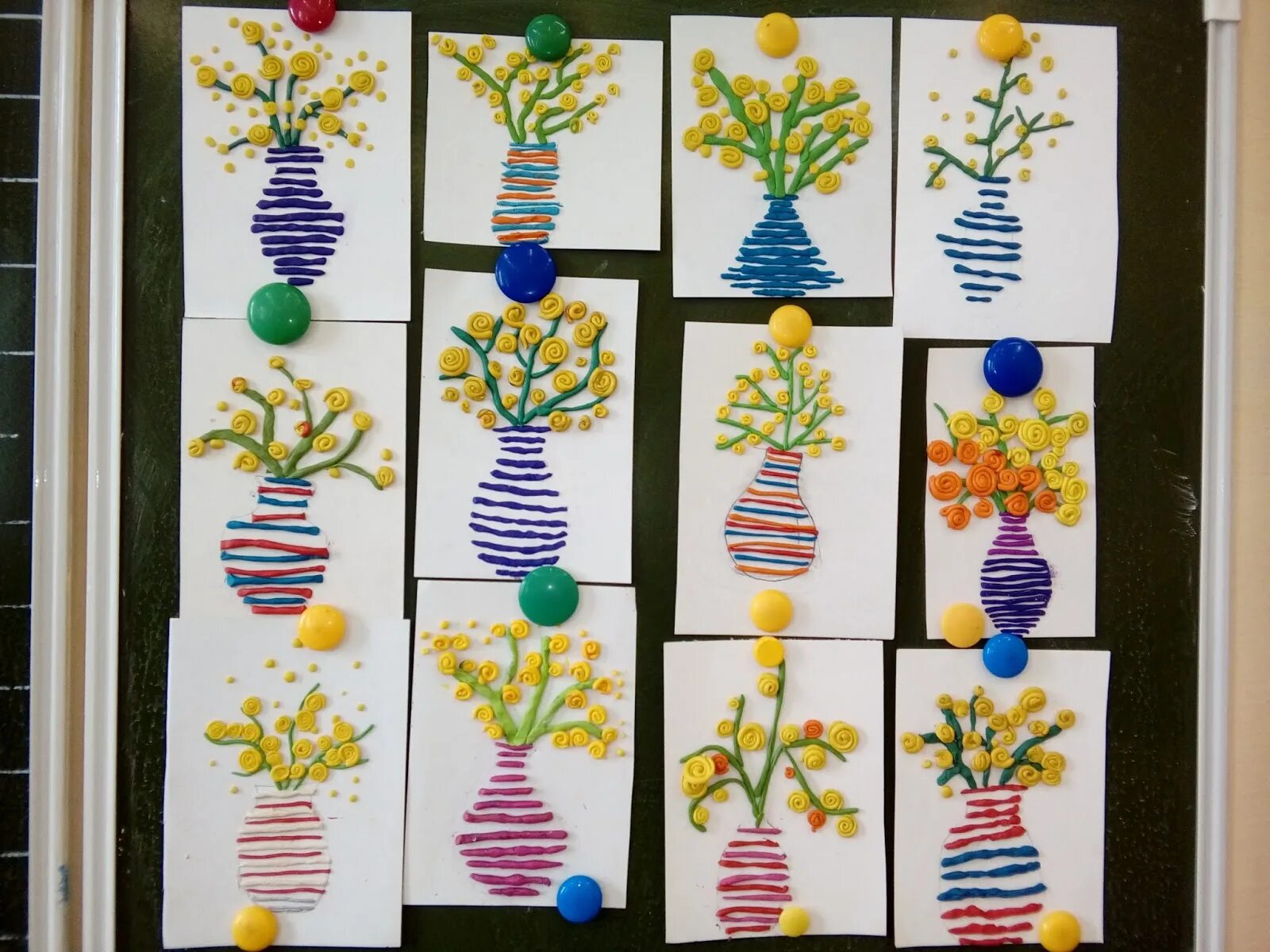 Поделки на апрель. Поделки в апреле. поделки на апрель месяц. технология 1 класс апрель поделки. апрельская поделка для детей.