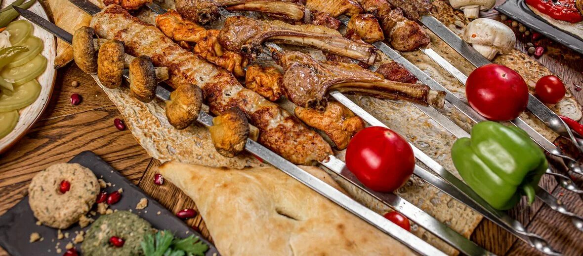 Чайхана шашлык. Шашлык чайхана. чойхона shashlik. чайхана блюда.