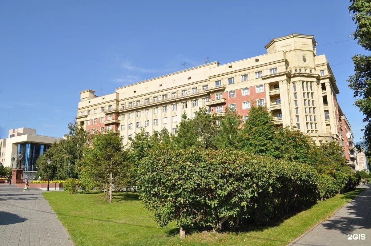 Площадь свердлова 1970 год. Площадь свердлова вид. Площадь свердлова 1972 год. Площадь свердлова 1970 год. Сквер свердлова новосибирск.