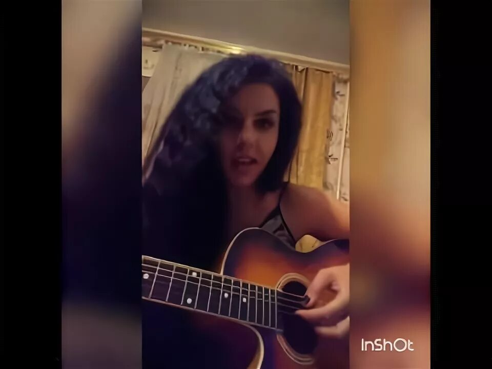 Девушка поет армейскую песню под гитару. Девушка поёт на французском под гитару. ирина круг с гитарой. лирика поет девушка. французская песня поёт девушка очень красиво.
