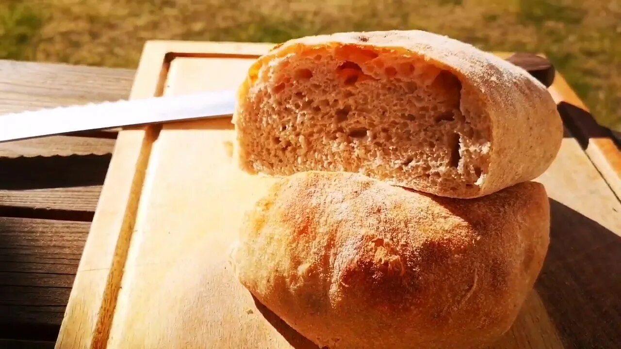 Вкусный хлеб печь. Чиабатта. Хлеб из печи. Чиабатта ржаная. Хлеб пеку сама.