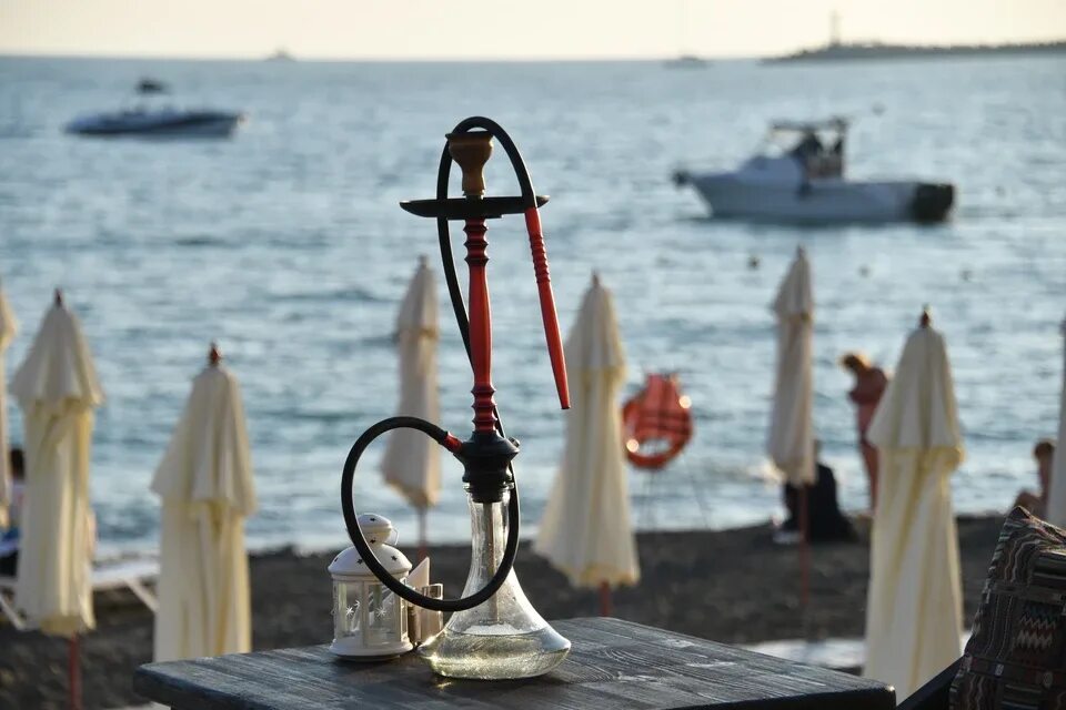 Кальян на пляже. Кальян закат. Кальян на берегу моря. Кальян на природе. Кальян на пляже.