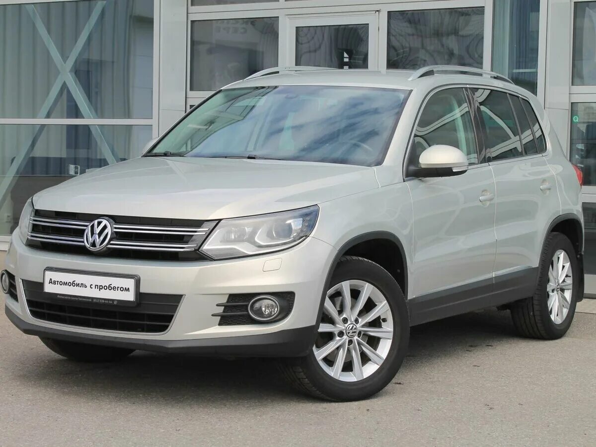 Volkswagen tiguan годы выпуска. Фольксваген Тигуан 2011г. Фольксваген Тигуан 2011. Tiguan 2011 2.0. Volkswagen Tiguan 2011 года.