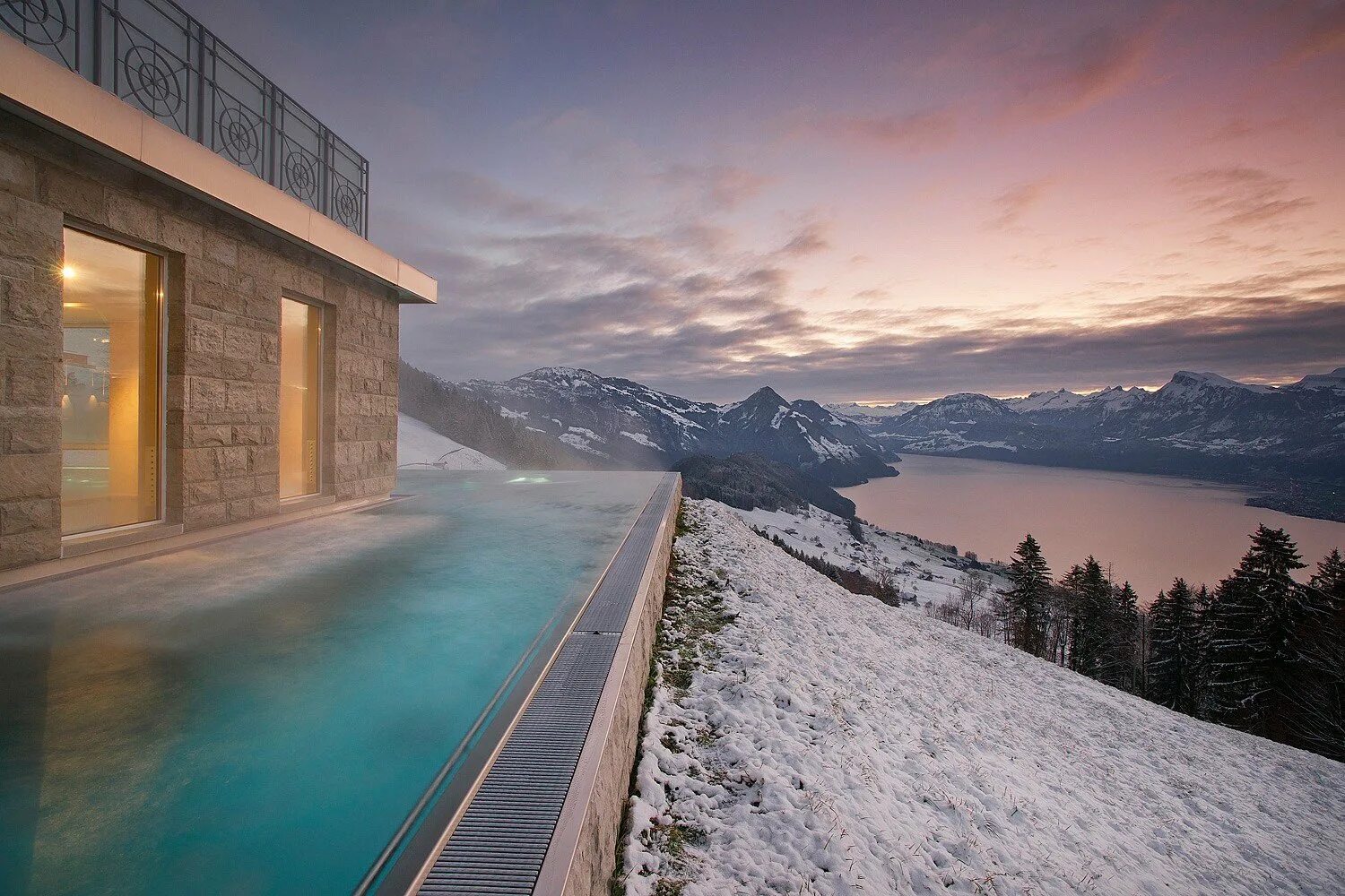 Отели с бассейном с видом на горы. Швейцария вилла Honegg. Villa Honegg Швейцария горы. Villa Honegg 5*s, Хонегг. Зимний бассейн в отеле Villa Honegg, Швейцария.