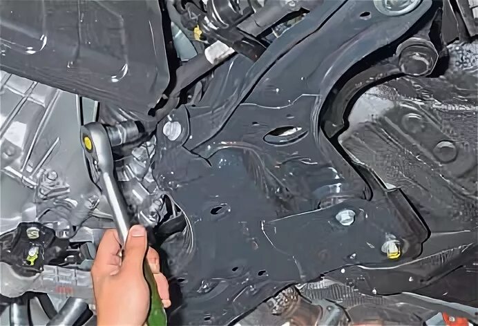 Солярис снимаем рычаг соляриса. Болт переднего рычага хендай ix35. Болты крепления малых сайлентблоков переднего рычага солярис 2015. Задняя подвеска солярис 2015. Шаровой съемник хундай солярис.