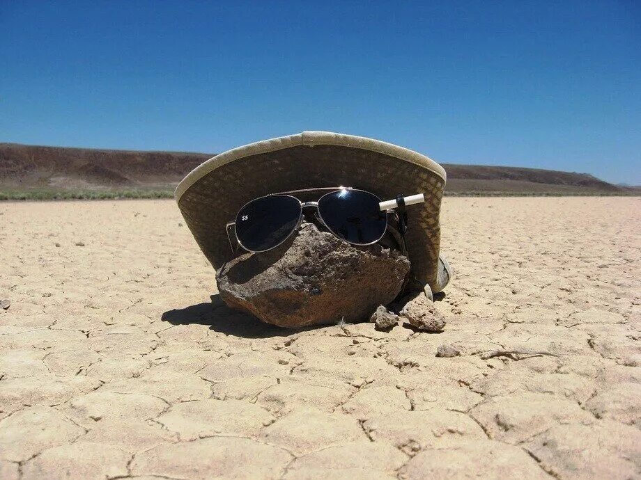 рейстрек-плайя, сша. долина движущихся камней,сша,калифорния,. озеро рейстрек-плайя в калифорнии. камни на рейстрек плайя. озеро рейстрек-плайя сша.