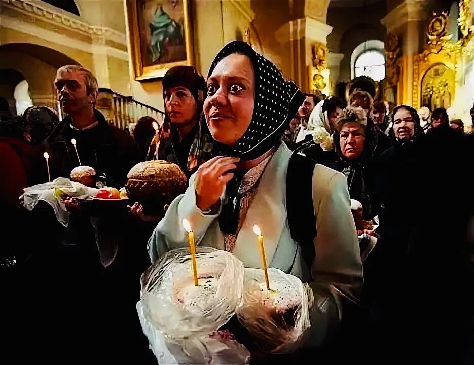 Люди в православном храме. Пасха храм. Православные прихожане. Женщина в храме. Кухня дети церковь