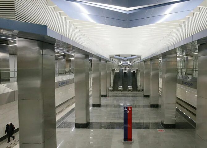 Метро деловой центр закрыт. Метро деловой центр москва. станция метро деловой центр. метро деловой центр снаружи.