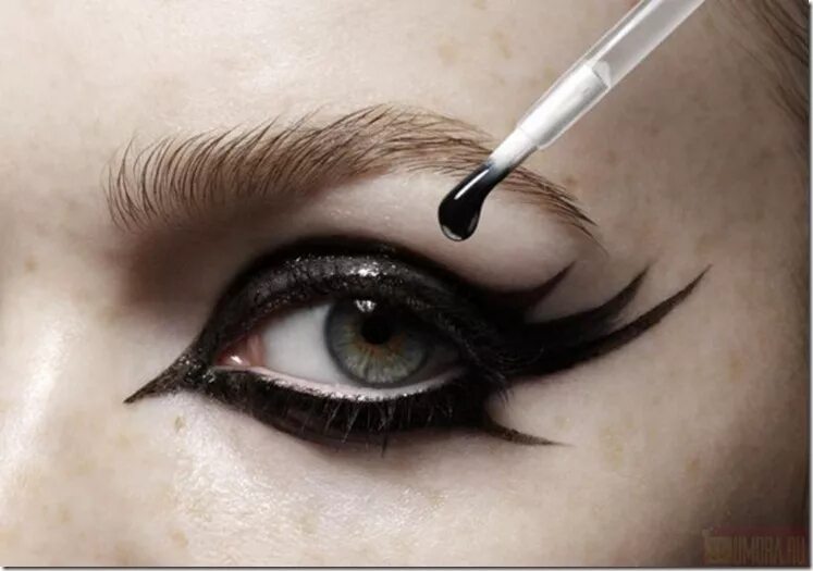 Black eyeliner. Интересные стрелки на глазах. Необычные стрелки на глазах. Сложные стрелки на глазах. Подводка для глаз.