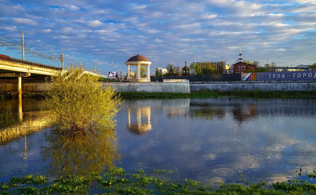 Уровень воды в упе тула сегодня. Тула плотина на Упе. Разлив Упы в Туле. УПА Тула уровень воды. Уровень воды в Туле.