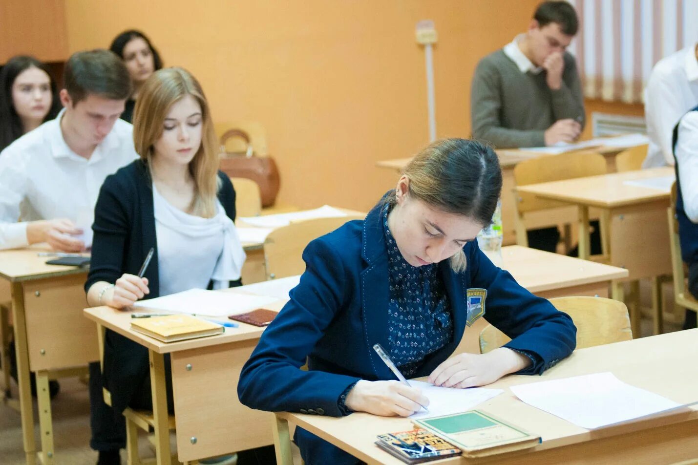 ЕГЭ. Школьный экзамен. Школьники на ЕГЭ. Выпускные экзамены.