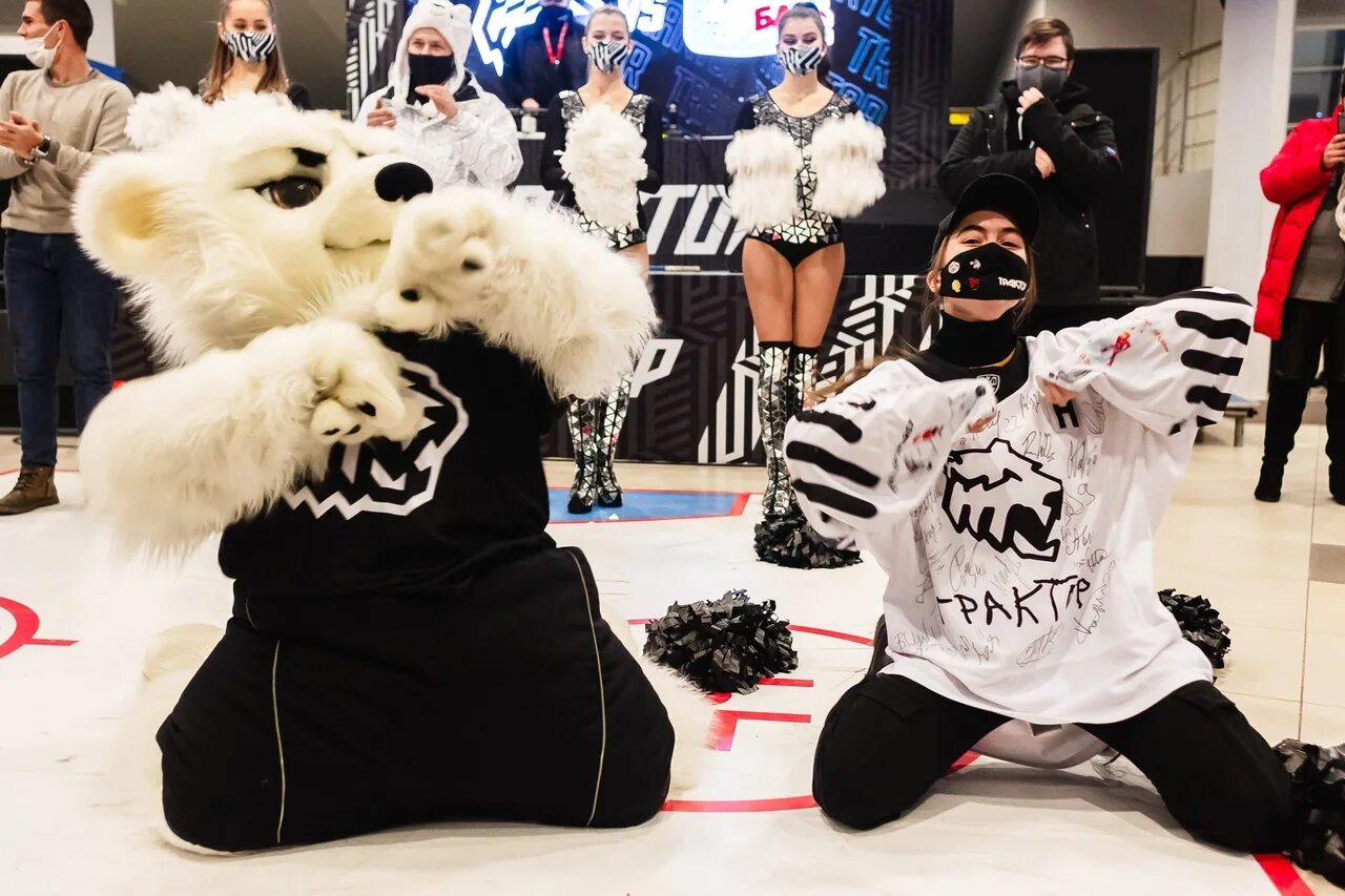 Спорт хк трактор. Хк трактор Екатерина Корякина. Фотографии с закрытой вечеринки хк трактор. Чарлидишы клуба трактора. Курган спортивный клуб трактор.