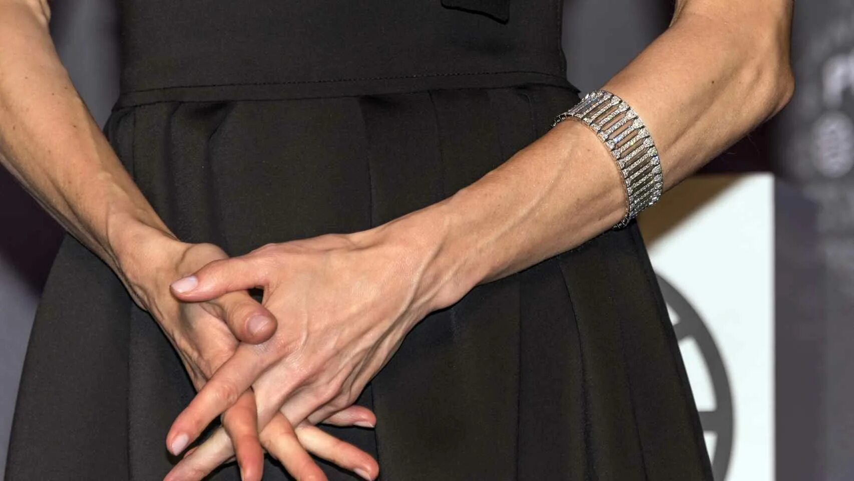 Мужская рука. Красивые мужские руки. Красивые мужские пальцы.