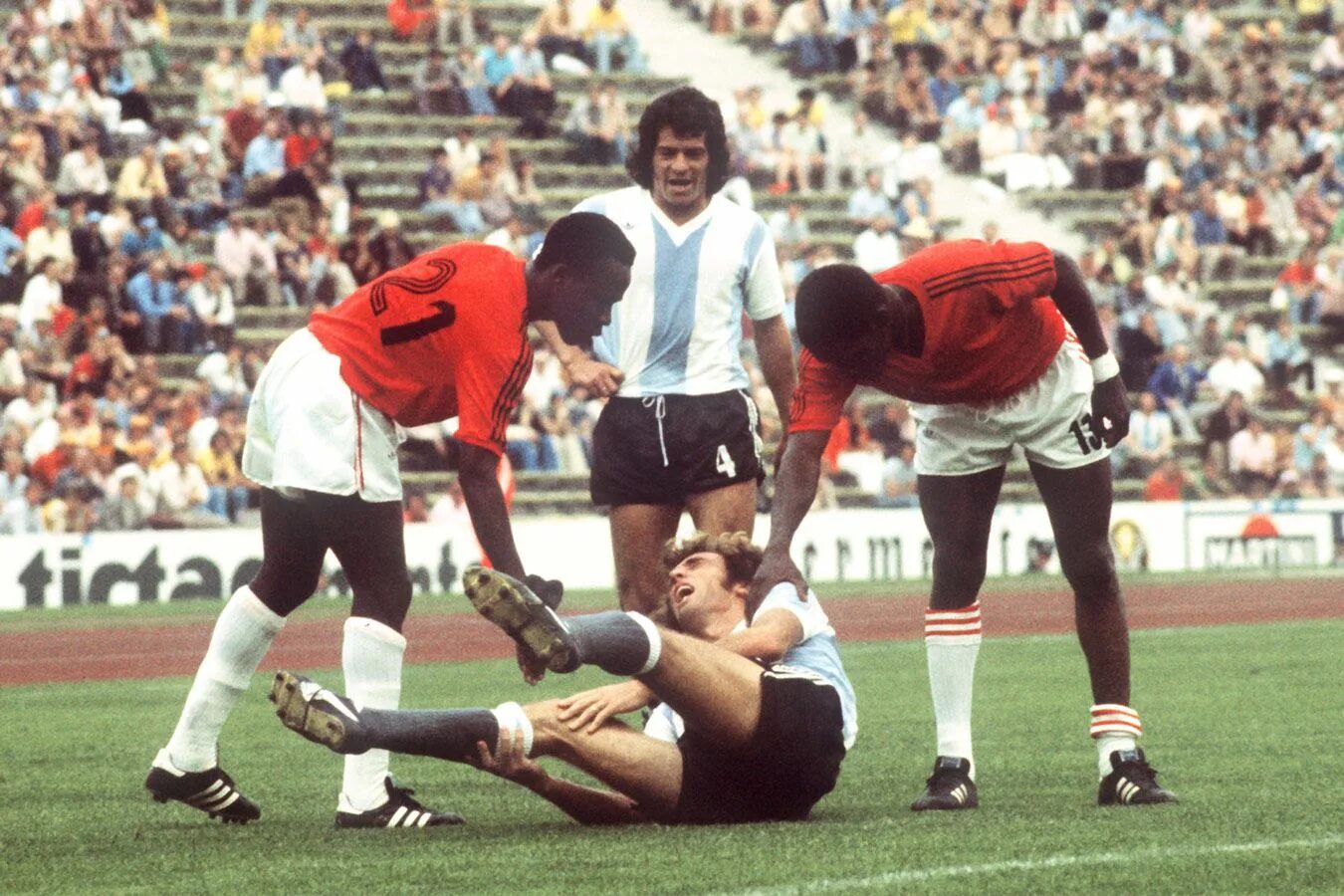 Бразил 1974. Первый хет трик месси. Аргентина гаити. Футбол на гаити. Football teams in buenos aires.