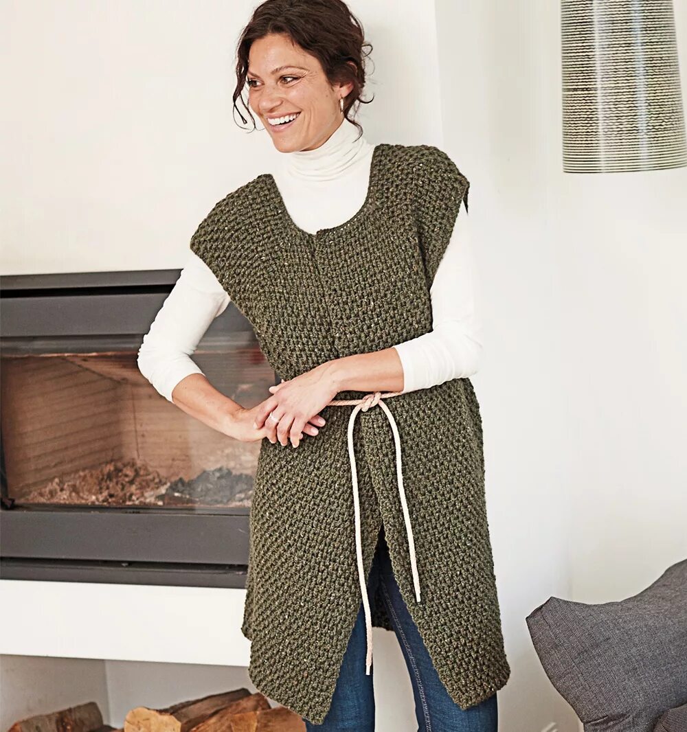 Оригинальные вязаные безрукавки. Вязаный жилет очень простой универсальный. Жилетка женская вязаная. Необычный вязаный жилет. Вязаный жилет очень простой универсальный.