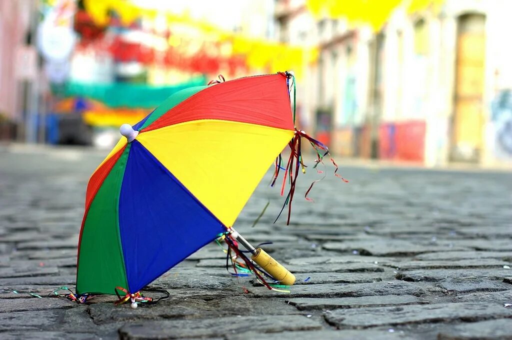 Разноцветные зонтики. Зонтики яркие. Разноцветный зонт. Яркий зонт. You take an umbrella today