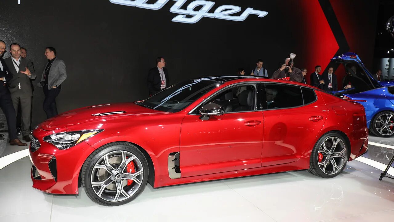 Спорткар Kia Stinger. Кия спортивная Стингер. 2018 Kia Stinger first look: 2017 Detroit auto show. Киа низкая спортивная. Масло киа стингер