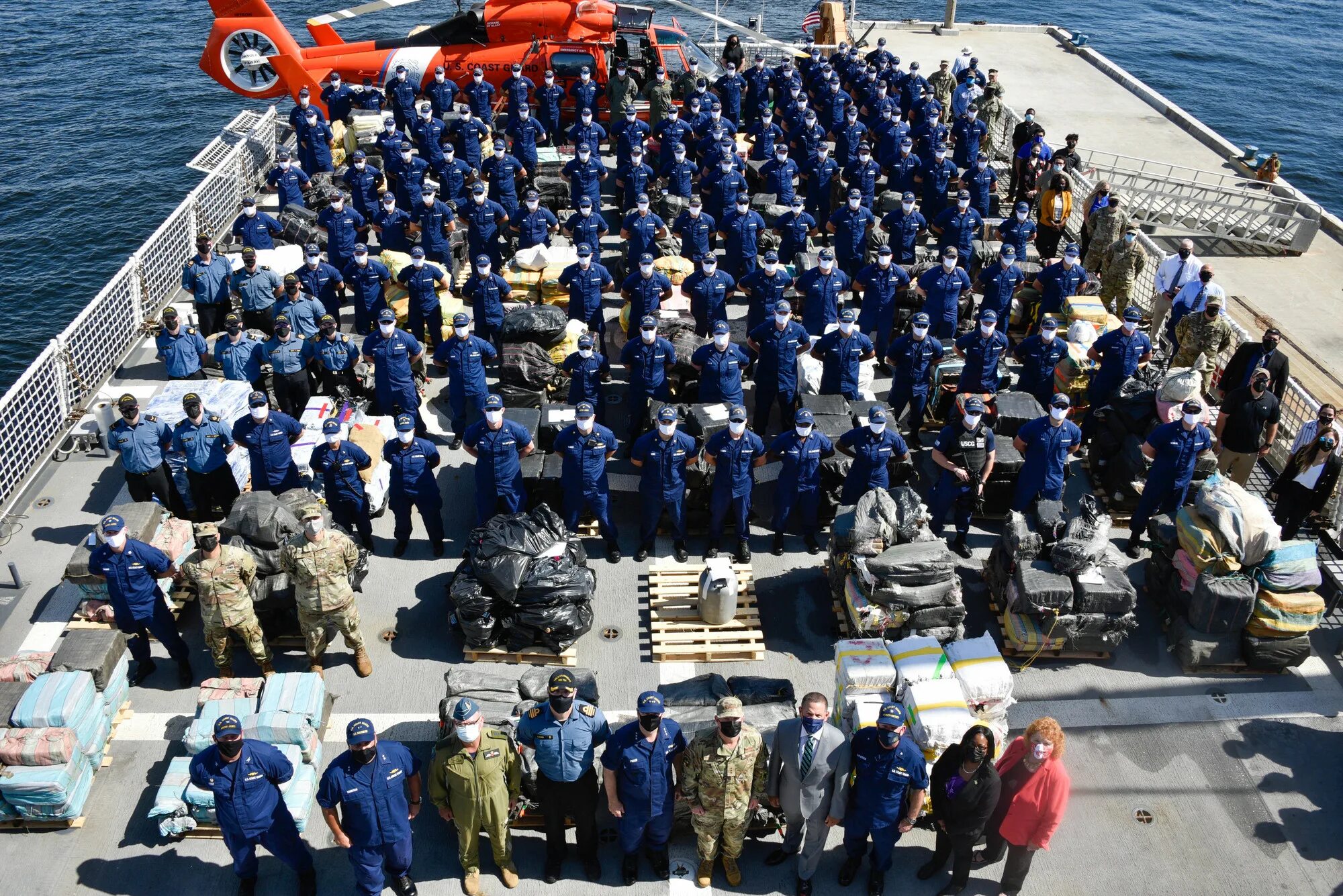 История берегового. Береговая охрана США Coast Guard. День береговой охраны США. Форма береговой охраны США. Униформа береговой охраны США.