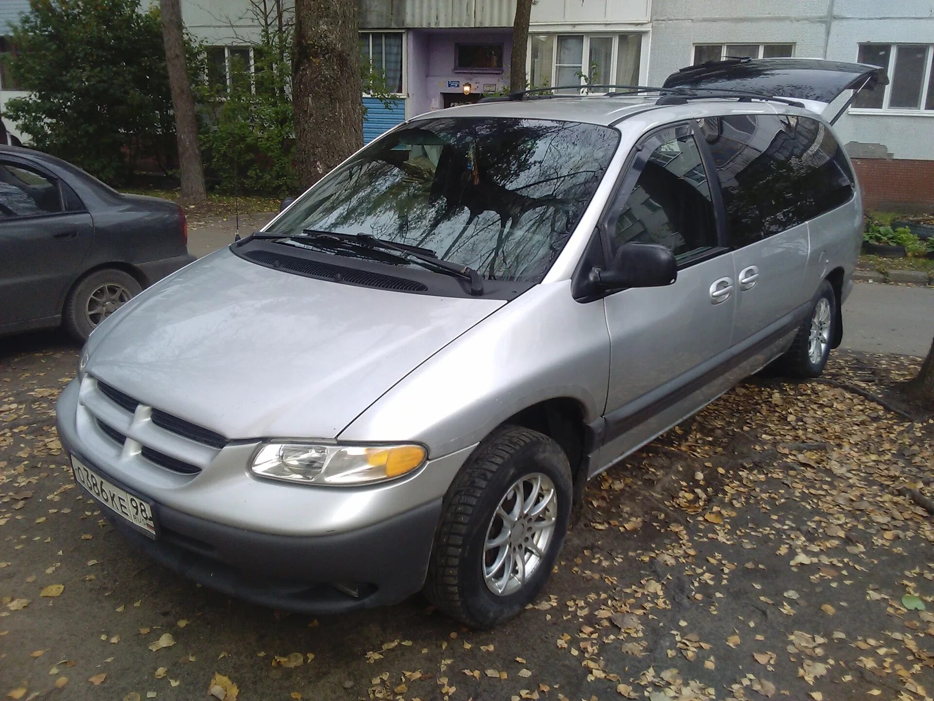 Додж караван 2000 года. Dodge Caravan 2000. Dodge Caravan 3 универсал. Додж Караван 2000г.