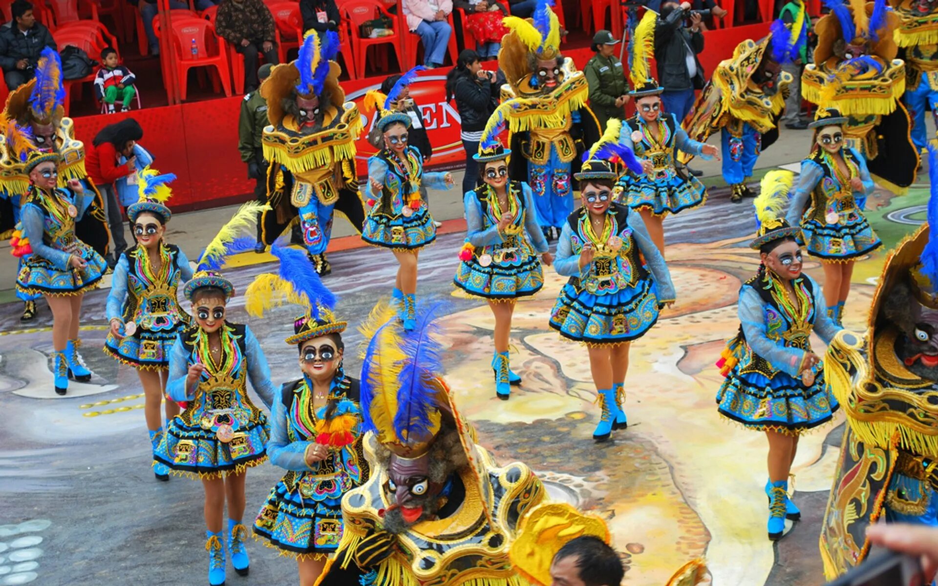 Карнавал в боливии девушки. Карнавал в барранкилье колумбия национальные костюмы. Индейцы боливии. Фестиваль в боливии оруро. Карнавал оруро в боливии.