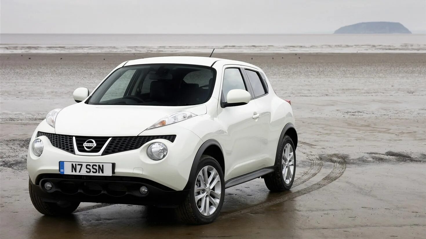 Nissan Juke. Nissan Жук 2012. Nissan Juke 2012 белый. Ниссан Жук 1.6.